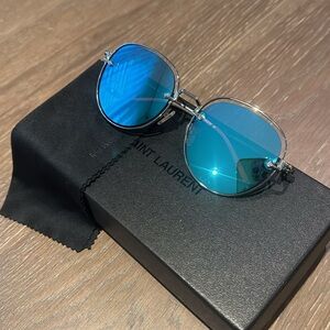 Prive Revaux sunglassess with case and cloth
